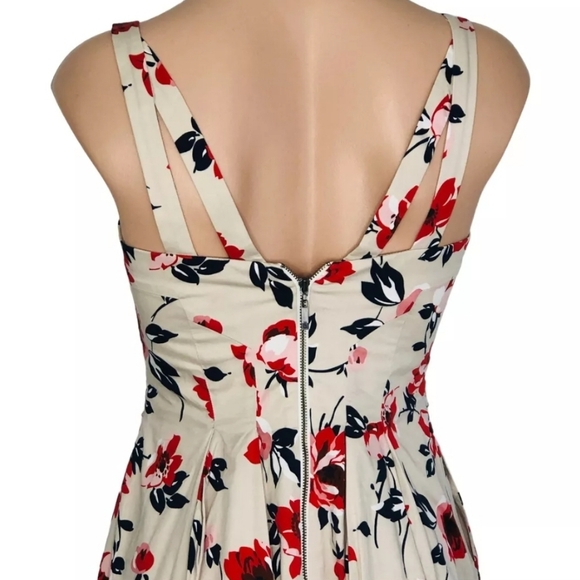 CUE Size 12 Fit Flare Floral Dress with Pockets - NWOT - Picture 11 of 16